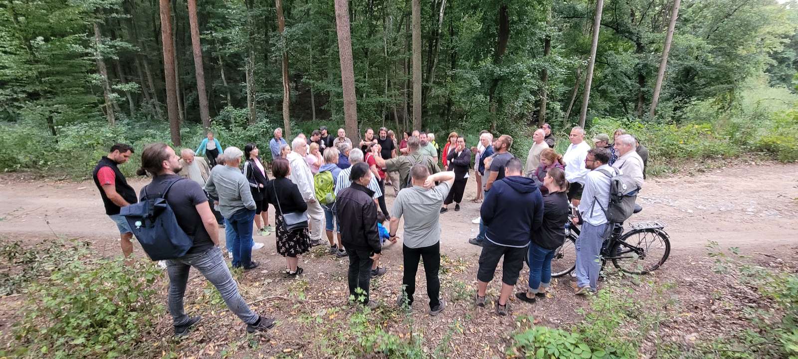Setkání účastníků u křižovatky nad horní nádrží